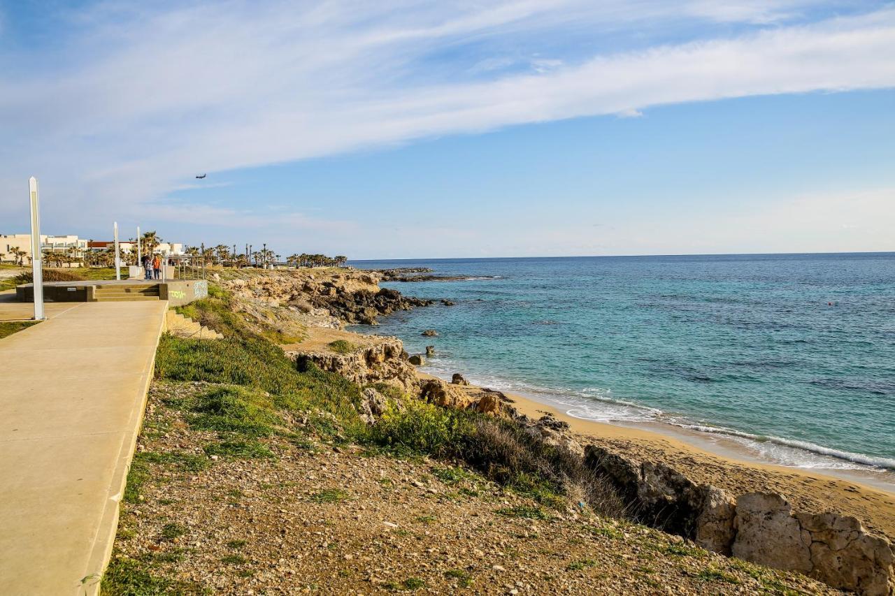 Spacious 2 Bedroom Appartment Near Mall -Internet 1Gbps Paphos Luaran gambar